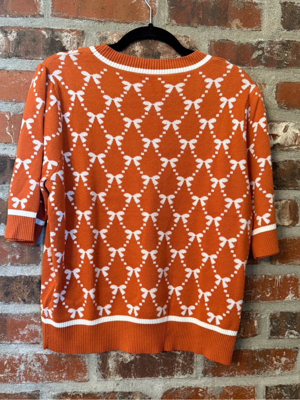 S66 Rust Bow-Pattern Sweater - Picture 2 of 4